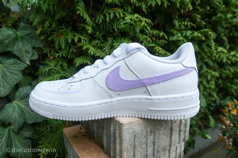 nike air force 1 mit lila nike zeichen|nike air force 1 colors.